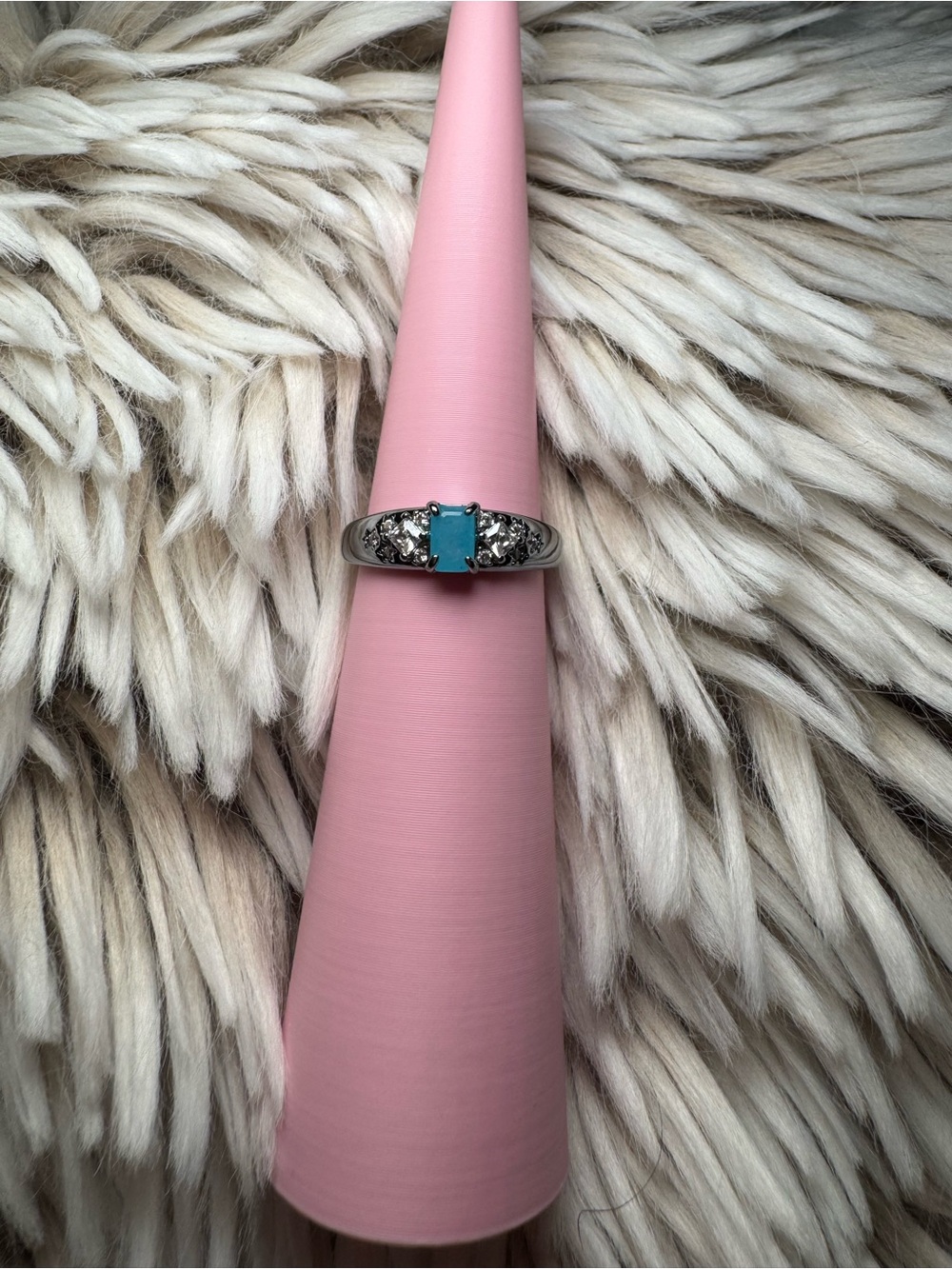 Stunning ring - Picture 3 of 5